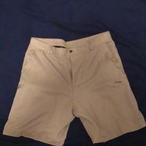Izod khaki shorts